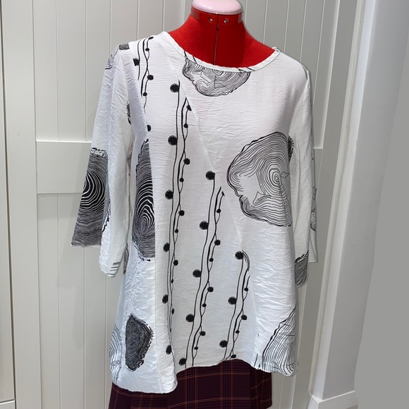 MINKAS Black/White Blouse, Asymmetrical Hem, Women’s (US M) - Picture 2 of 8